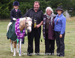 Gundagai Leikellie. Georgia Alfeld. With Rug sponsored by Stonefields Stud, Garland sponsored by Eastdale Pony Stud and the Miltondale Sonnet Trophy doanted by Chelton Stud